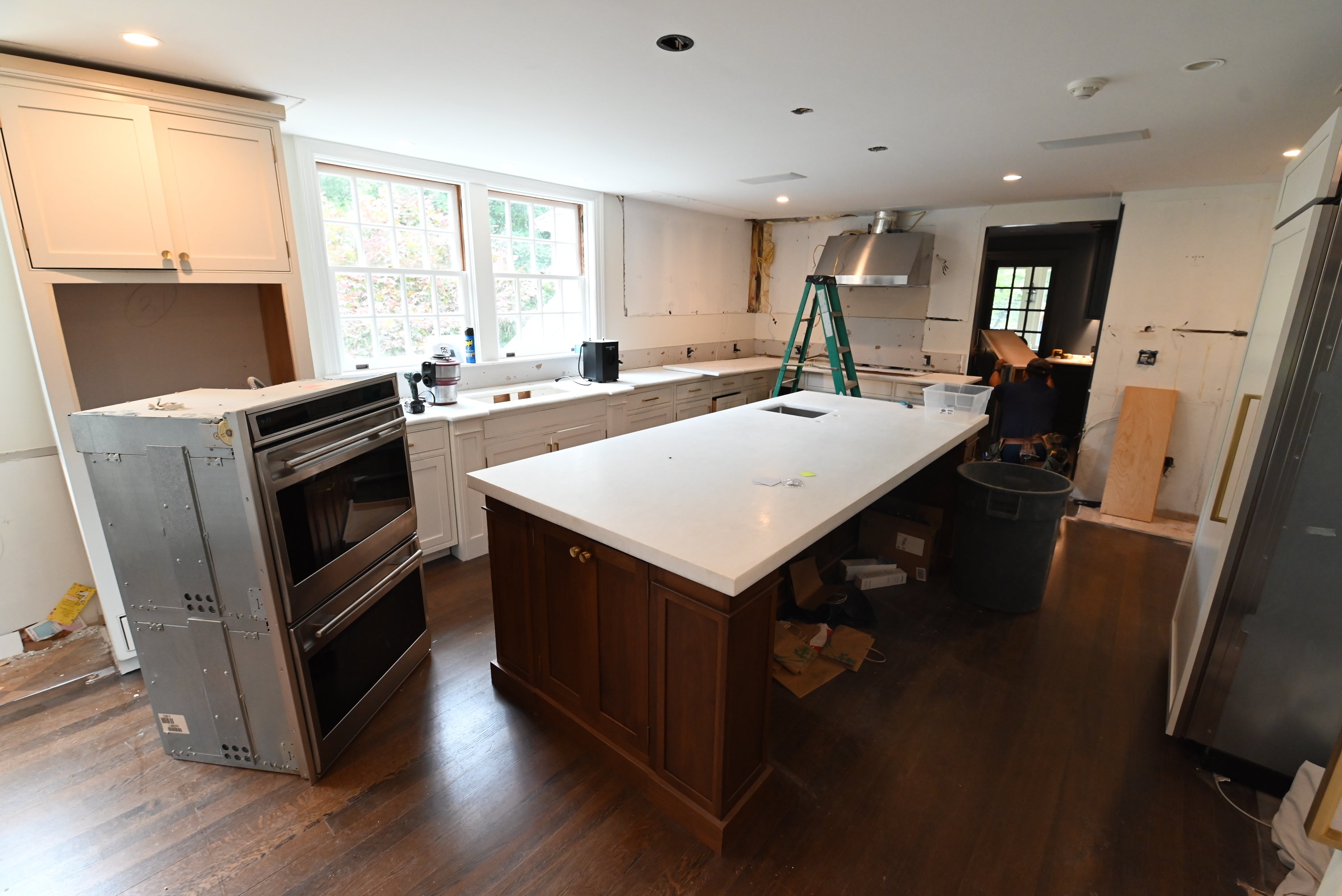 Prevo Transitional White Complete Kitchen Cabinets with Brown Wooden Island