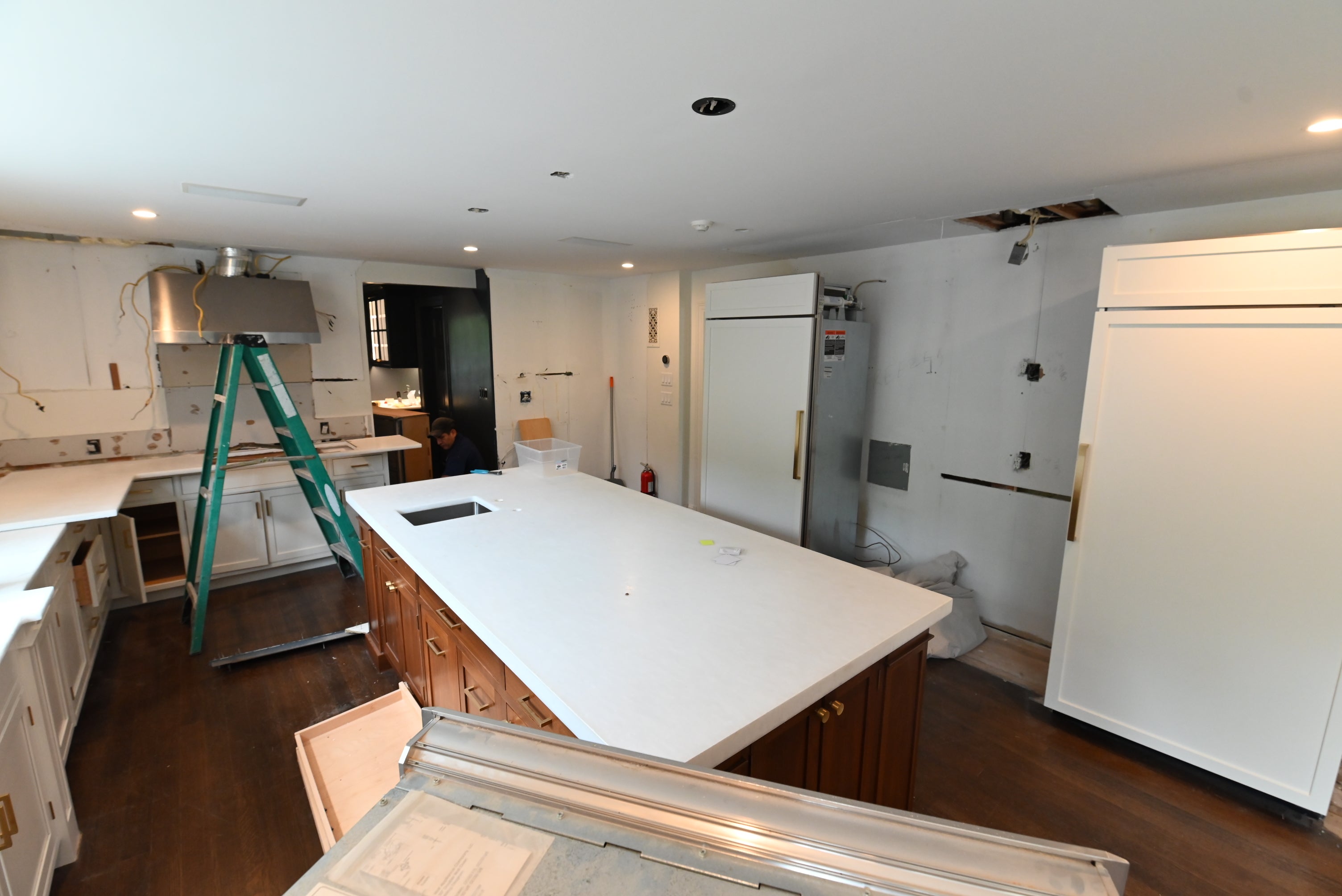 Prevo Transitional White Complete Kitchen Cabinets with Brown Wooden Island