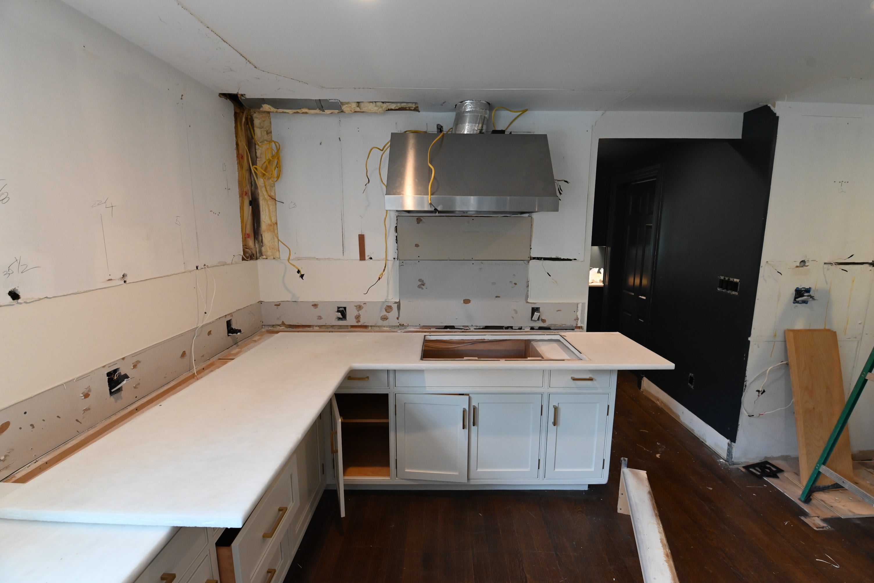 Prevo Transitional White Complete Kitchen Cabinets with Brown Wooden Island