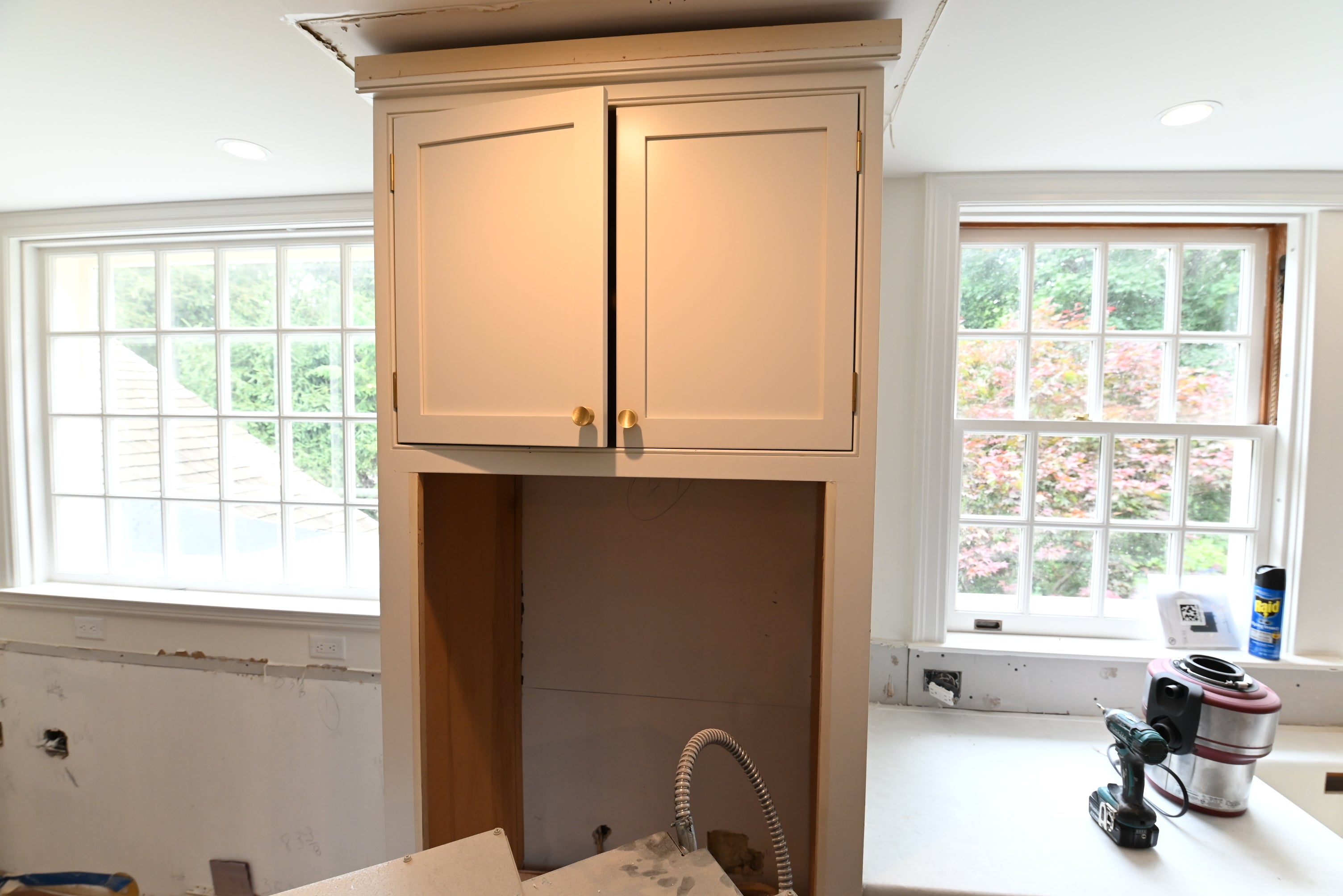 Prevo Transitional White Complete Kitchen Cabinets with Brown Wooden Island