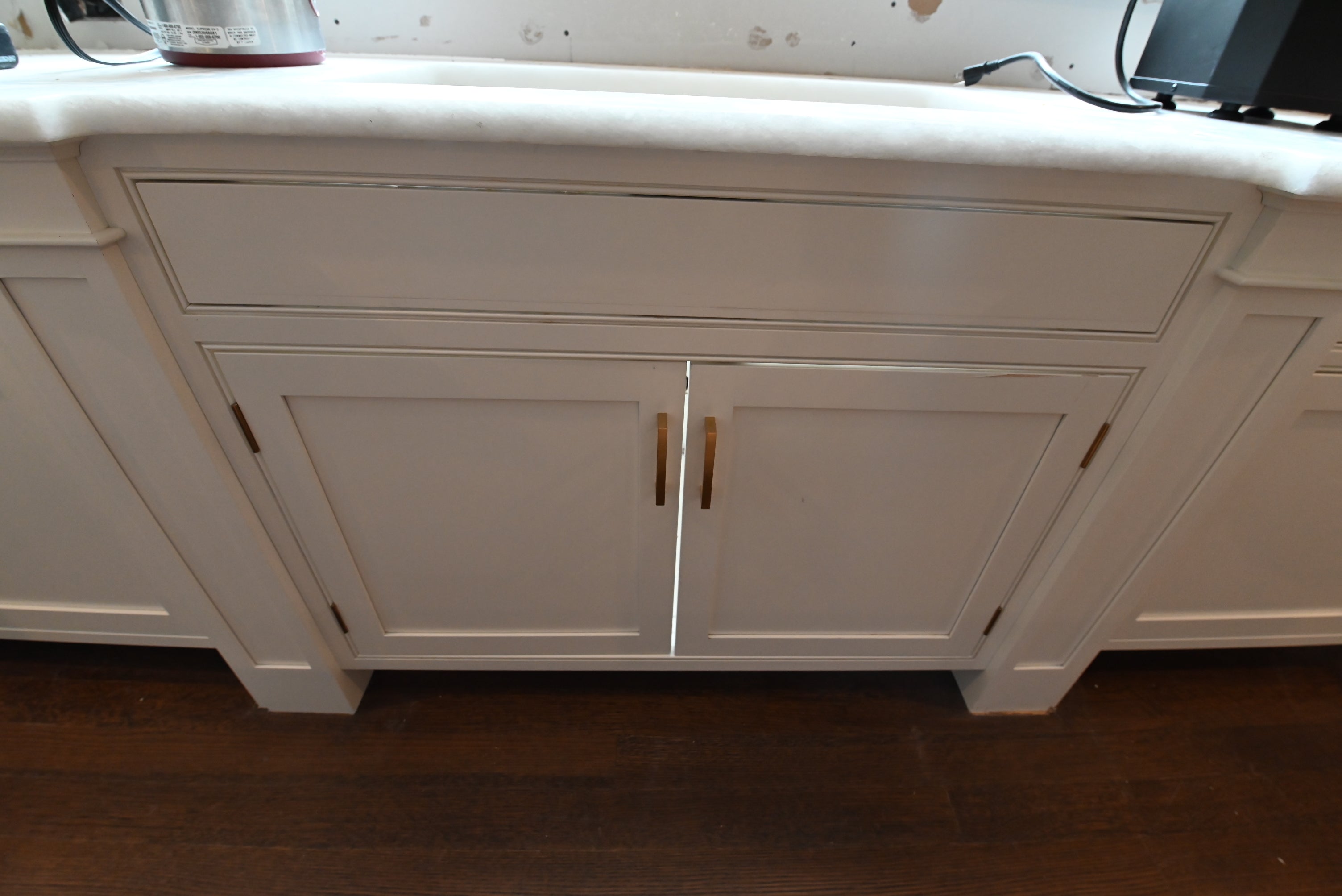 Prevo Transitional White Complete Kitchen Cabinets with Brown Wooden Island