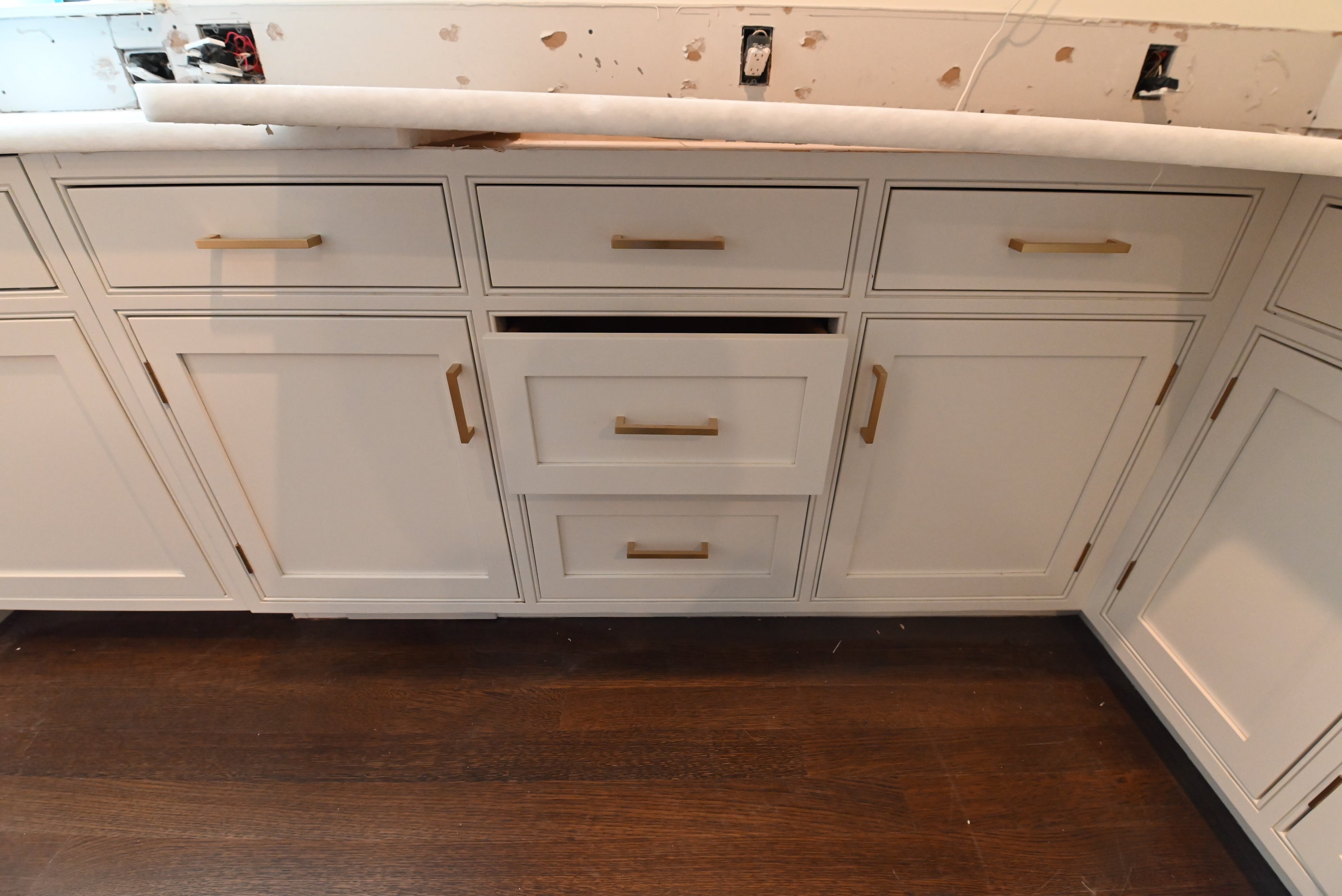 Prevo Transitional White Complete Kitchen Cabinets with Brown Wooden Island