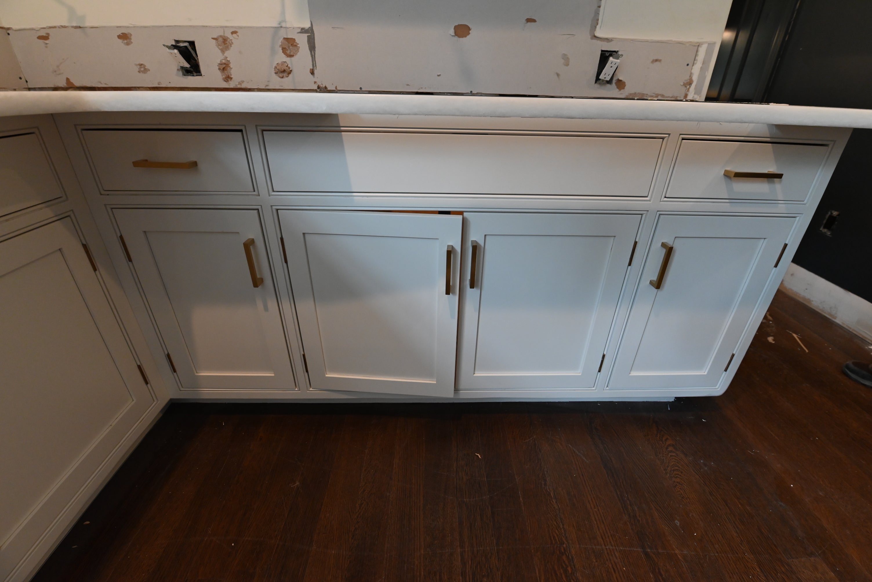 Prevo Transitional White Complete Kitchen Cabinets with Brown Wooden Island
