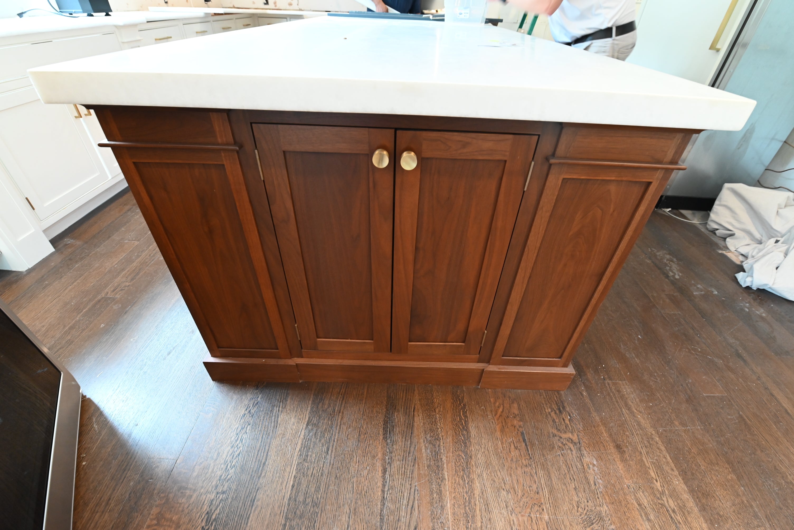 Prevo Transitional White Complete Kitchen Cabinets with Brown Wooden Island