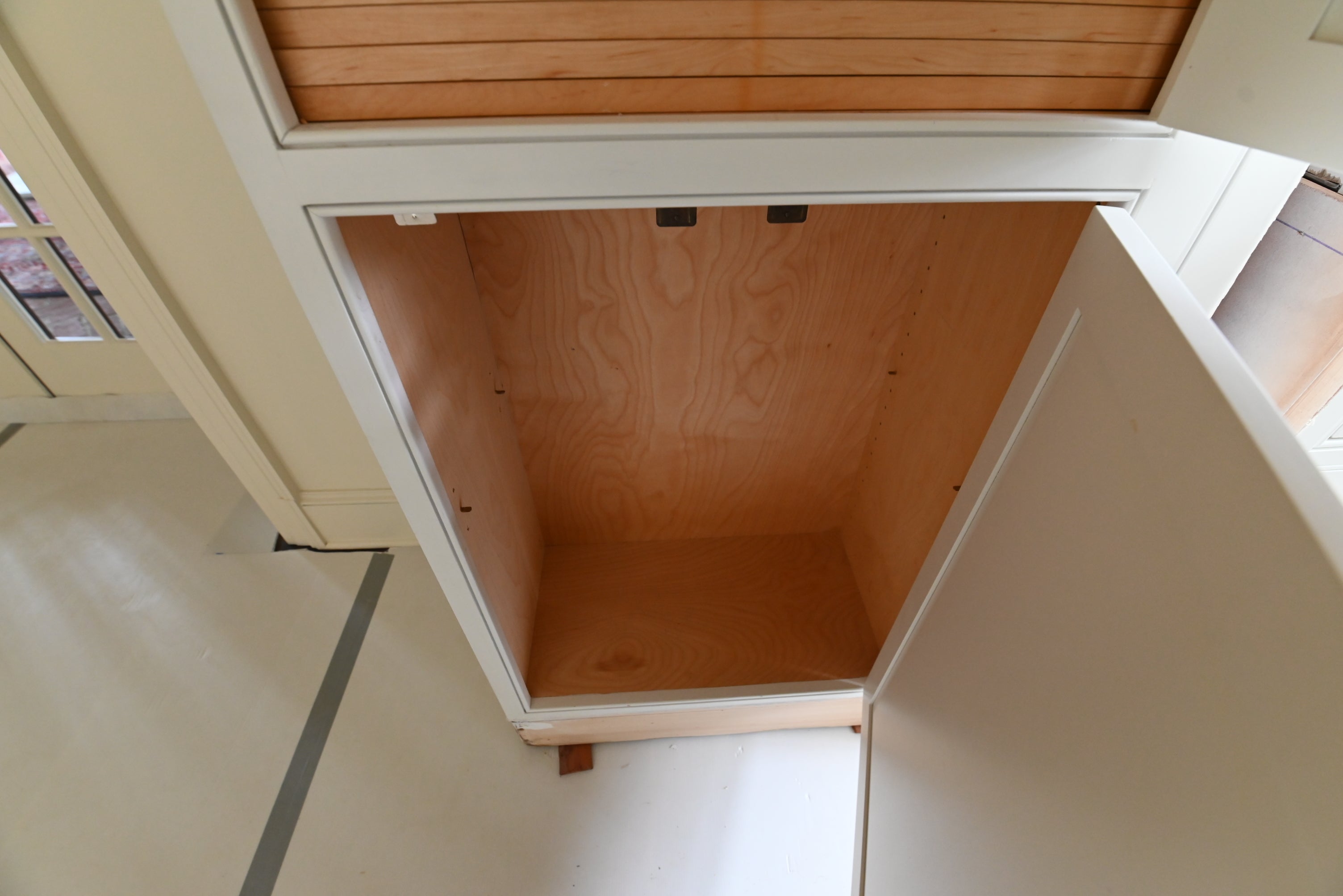 Prevo Transitional White Complete Kitchen Cabinets with Brown Wooden Island