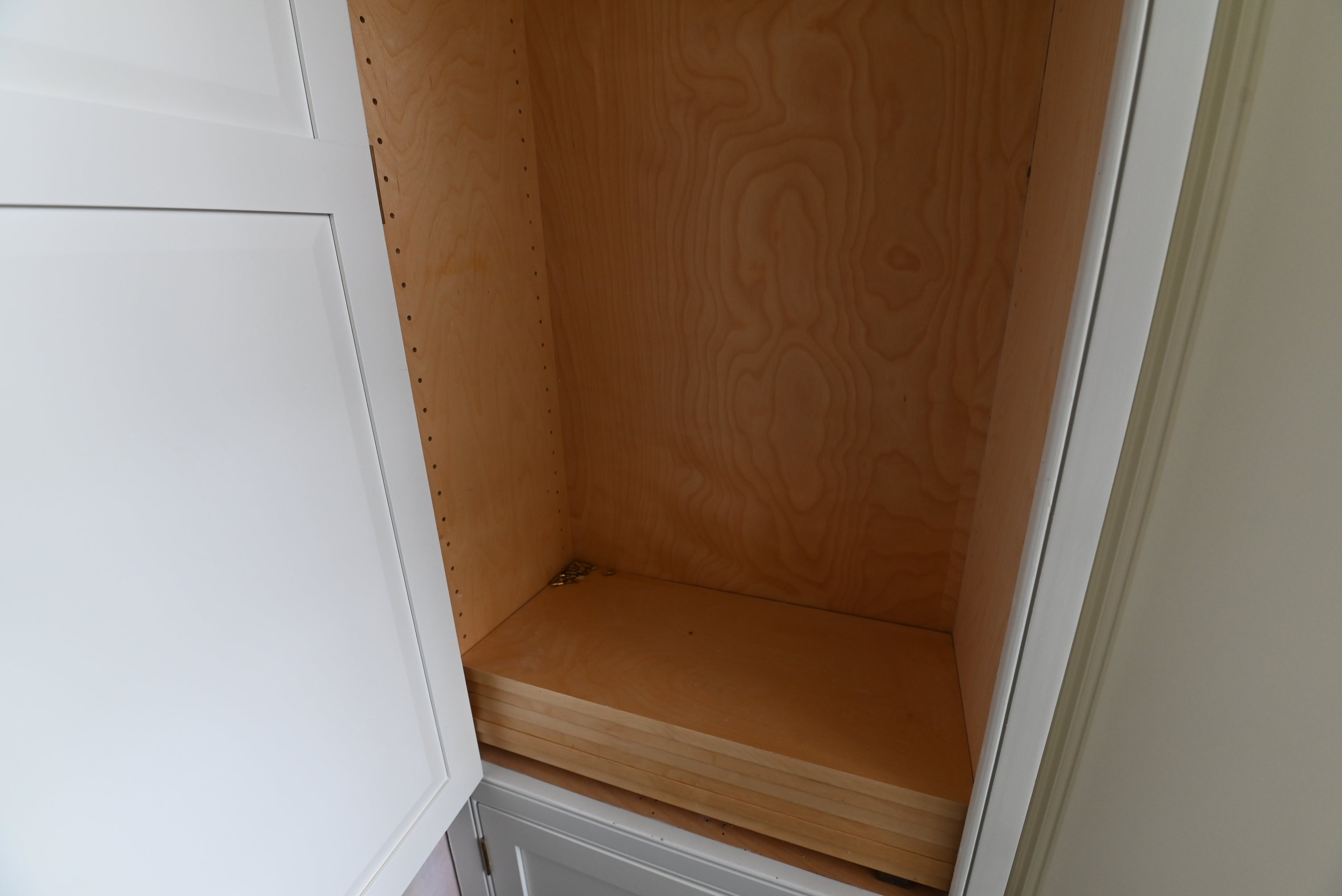 Prevo Transitional White Complete Kitchen Cabinets with Brown Wooden Island