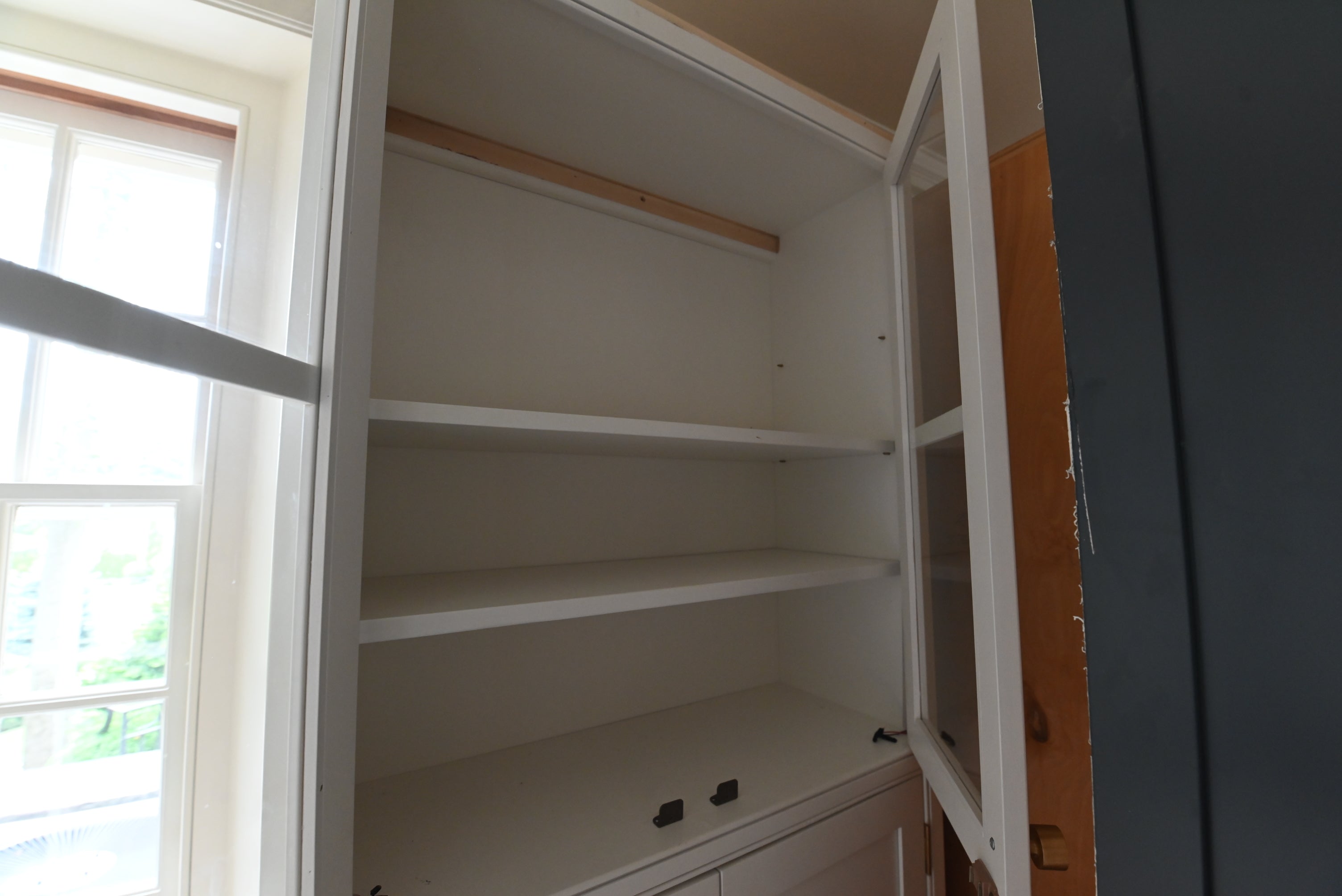 Prevo Transitional White Complete Kitchen Cabinets with Brown Wooden Island