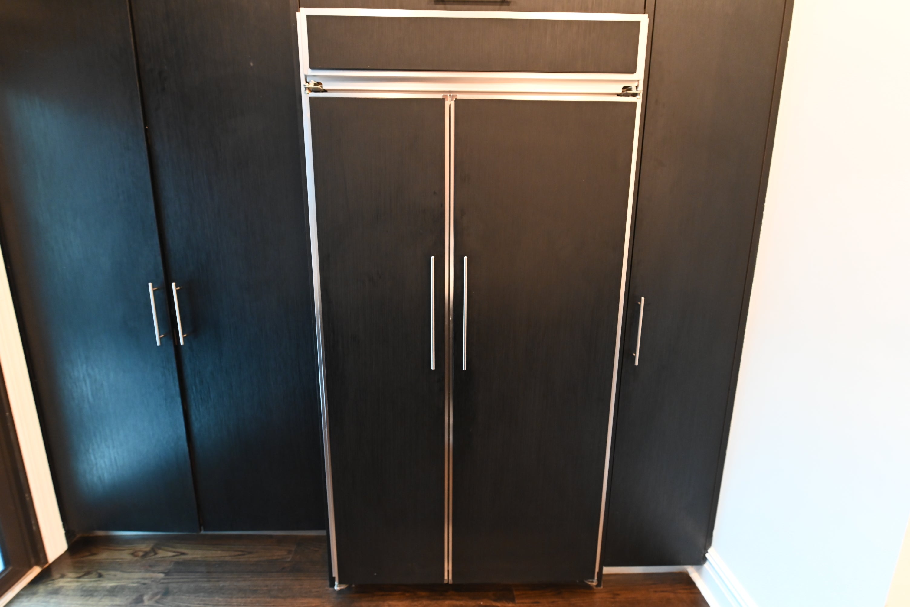 Dark Mocha Latte Modern Pre-Owned Kitchen