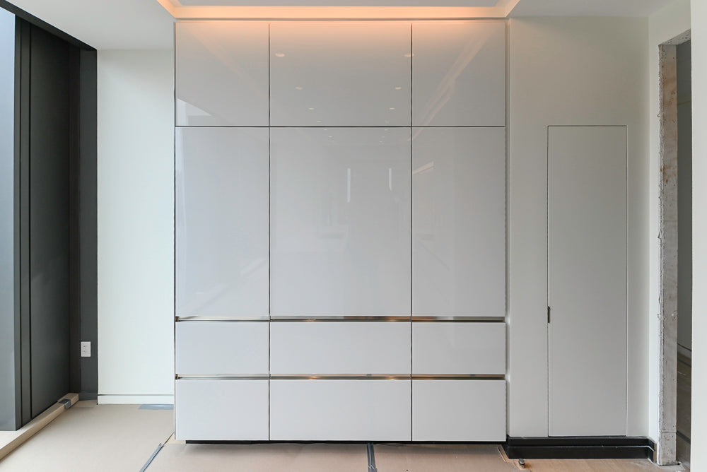 Modern White Pre-Owned Kitchen with Marble Island and Appliances