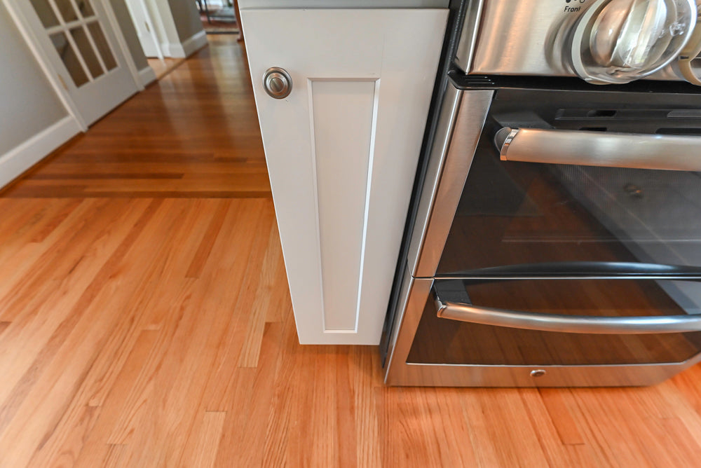 Cozy Charm: Traditional White Kitchen with Island & Appliance Package