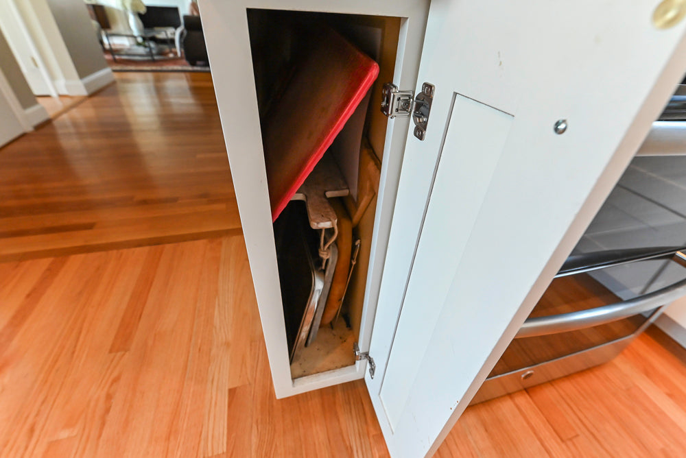 Cozy Charm: Traditional White Kitchen with Island & Appliance Package