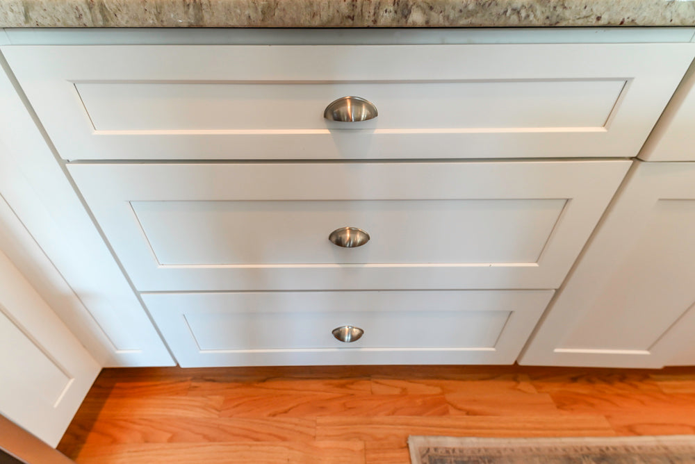 Cozy Charm: Traditional White Kitchen with Island & Appliance Package
