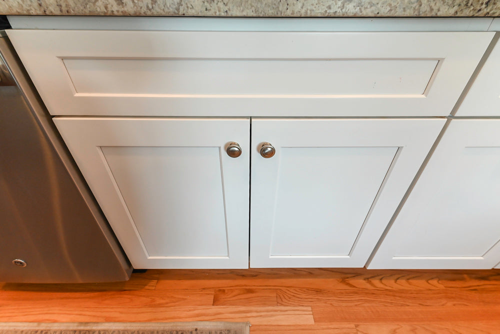 Cozy Charm: Traditional White Kitchen with Island & Appliance Package