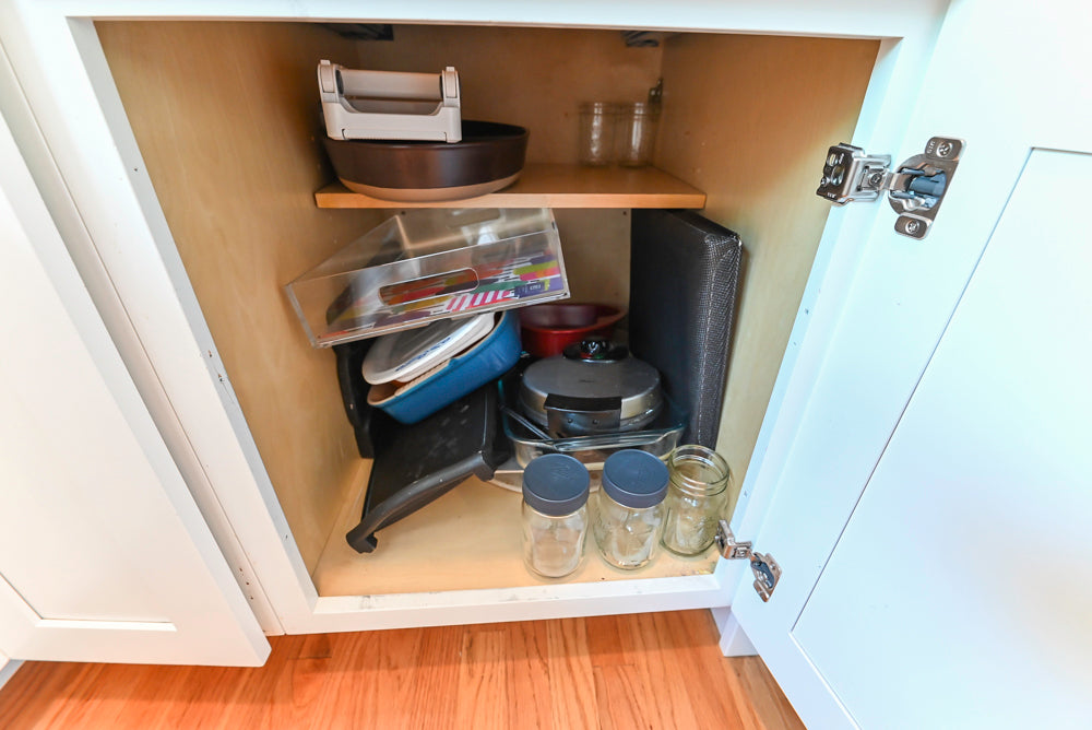 Cozy Charm: Traditional White Kitchen with Island & Appliance Package