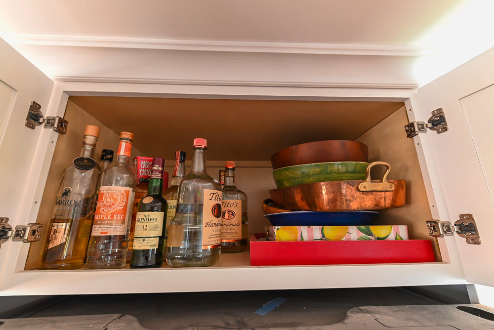 Cozy Charm: Traditional White Kitchen with Island & Appliance Package