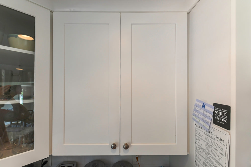 Cozy Charm: Traditional White Kitchen with Island & Appliance Package