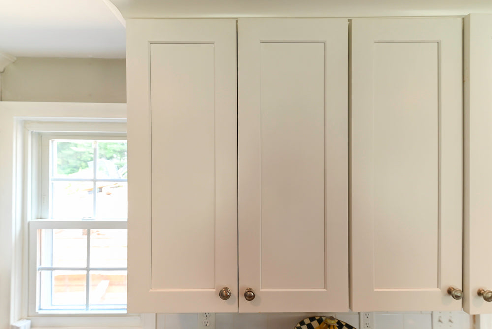 Cozy Charm: Traditional White Kitchen with Island & Appliance Package