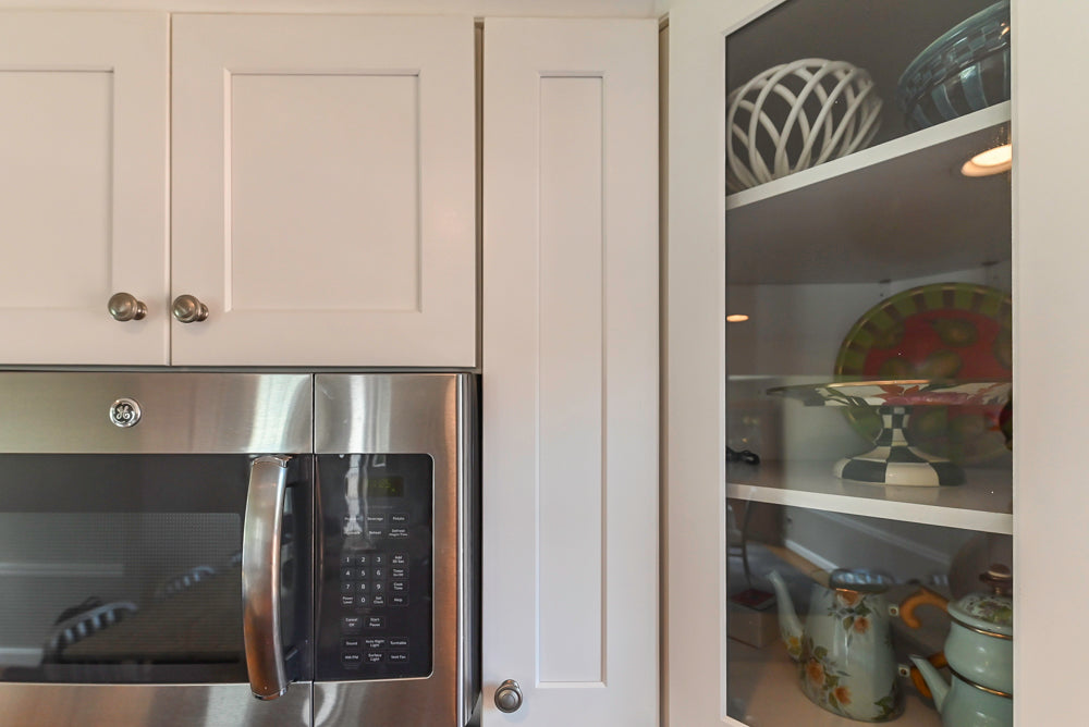 Cozy Charm: Traditional White Kitchen with Island & Appliance Package