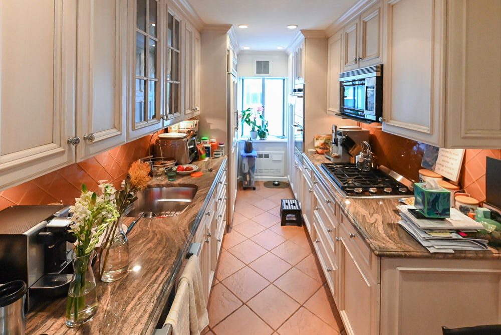 Wood-Mode Traditional Light Cream Pre-Owned Kitchen with Granite Countertops