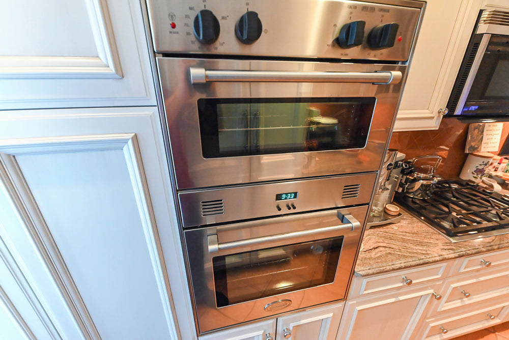 Wood-Mode Traditional Light Cream Pre-Owned Kitchen with Granite Countertops