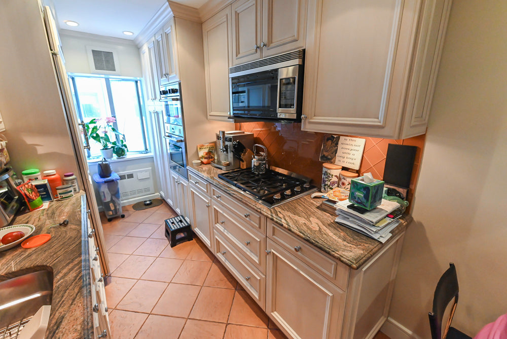 Wood-Mode Traditional Light Cream Pre-Owned Kitchen with Granite Countertops