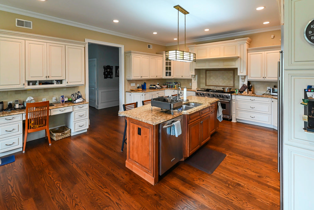 Oh My Omega Traditional White Pre-Owned Kitchen with Island, Desk Area and Appliances