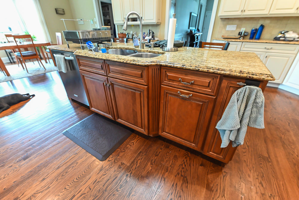 Oh My Omega Traditional White Pre-Owned Kitchen with Island, Desk Area and Appliances