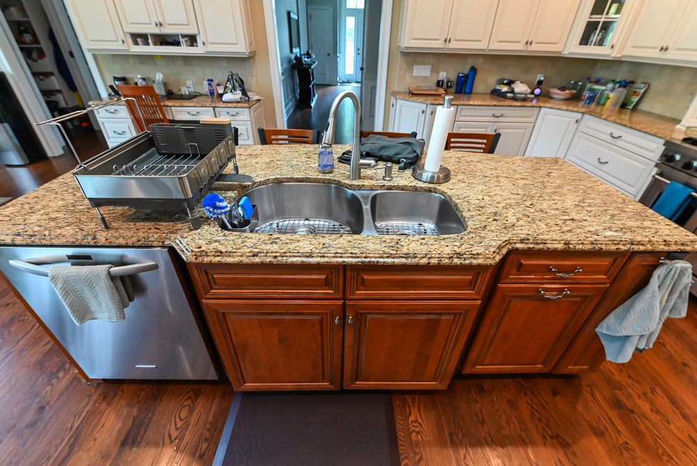 Oh My Omega Traditional White Pre-Owned Kitchen with Island, Desk Area and Appliances