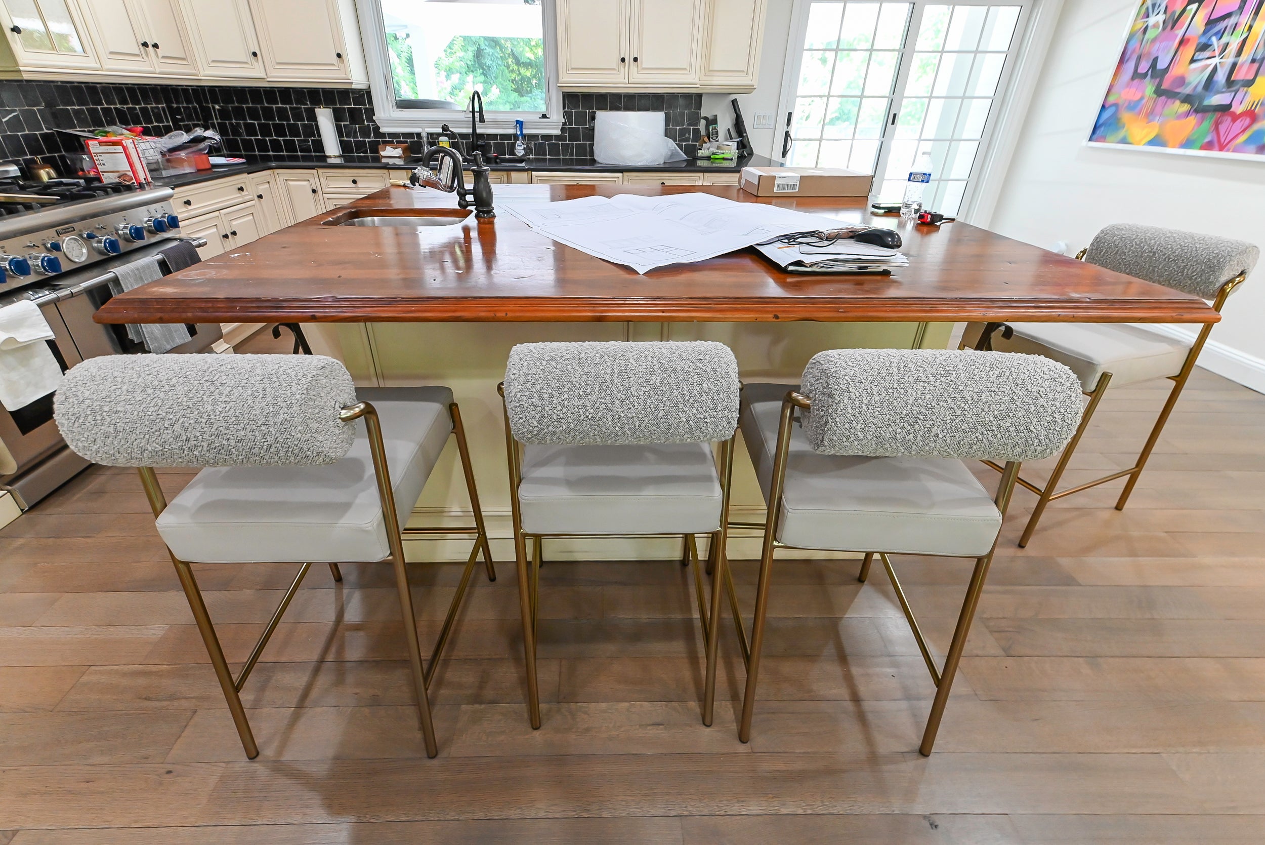 Brookhaven Traditional Cream Pre-Owned Kitchen with Island, Granite Countertops and Appliances