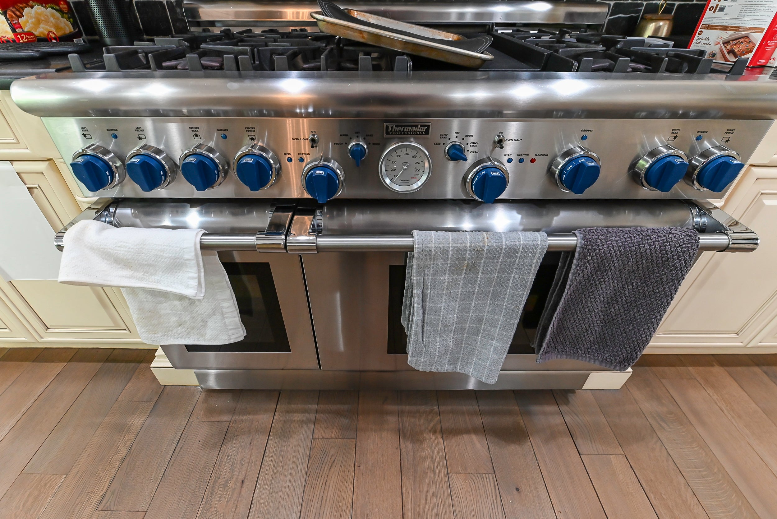Brookhaven Beauty: Traditional Cream Kitchen with Island & Appliances