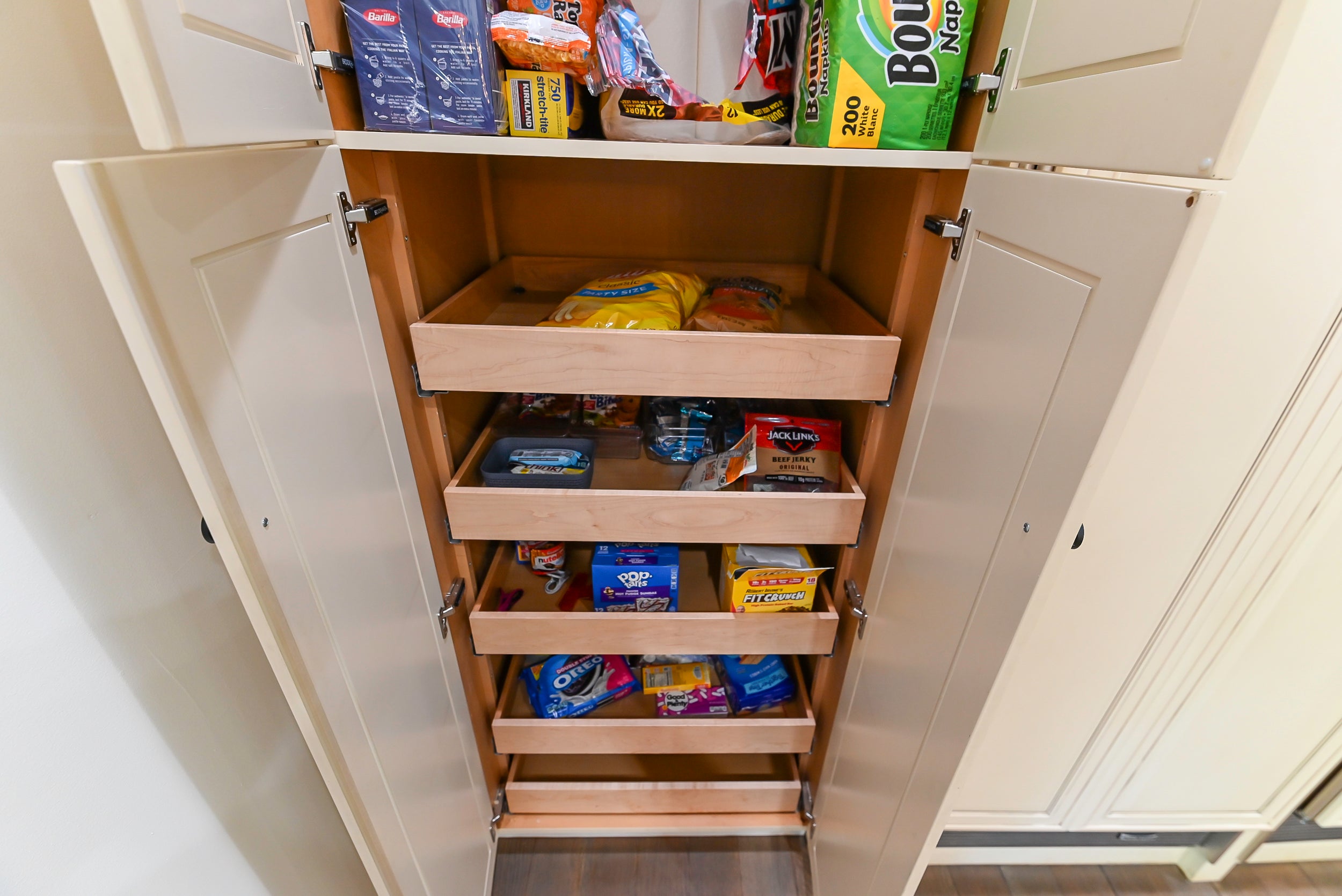 Brookhaven Beauty: Traditional Cream Kitchen with Island & Appliances