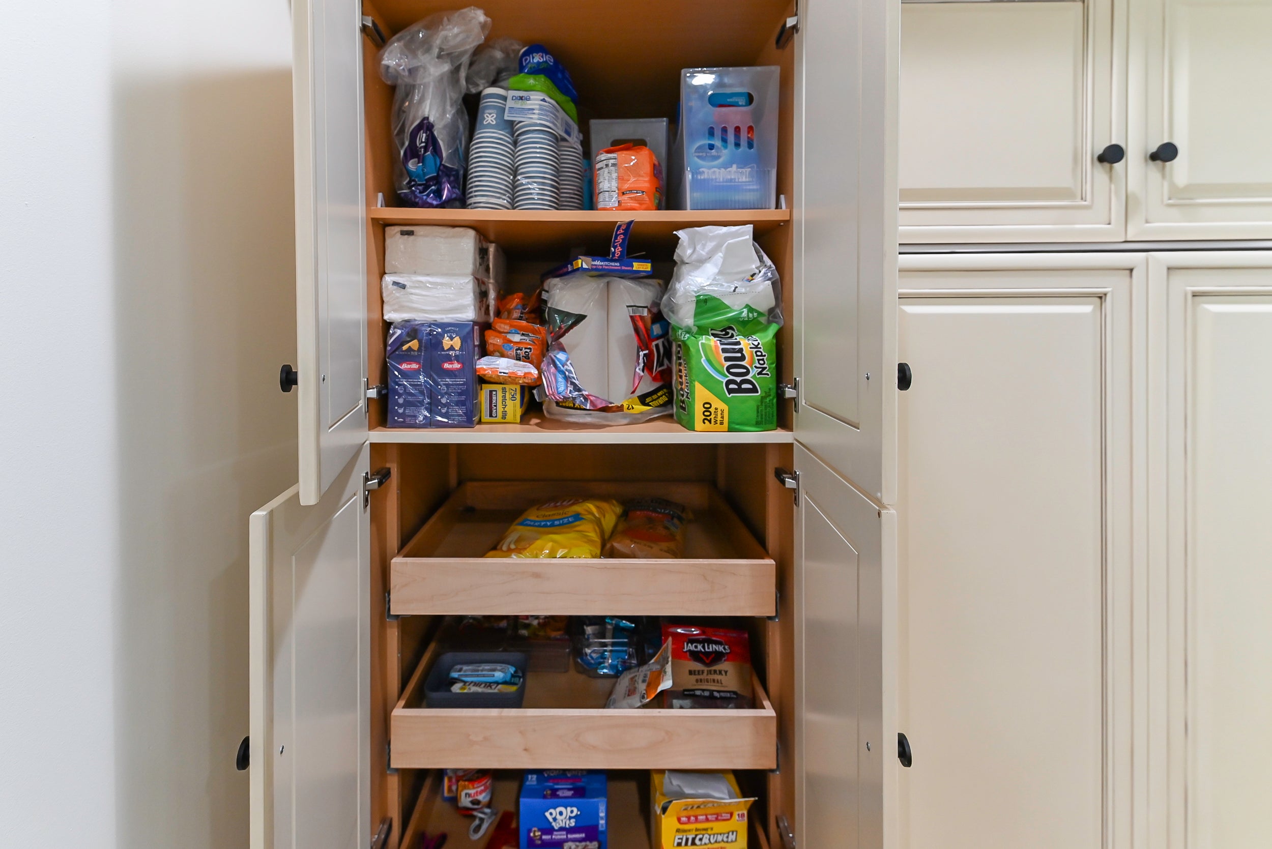 Brookhaven Beauty: Traditional Cream Kitchen with Island & Appliances