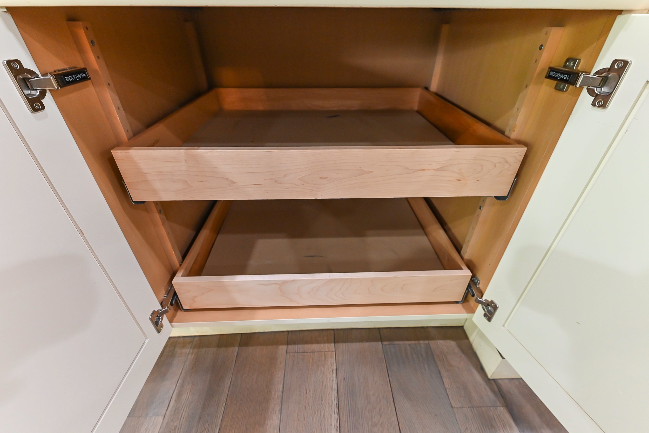 Brookhaven Beauty: Traditional Cream Kitchen with Island & Appliances