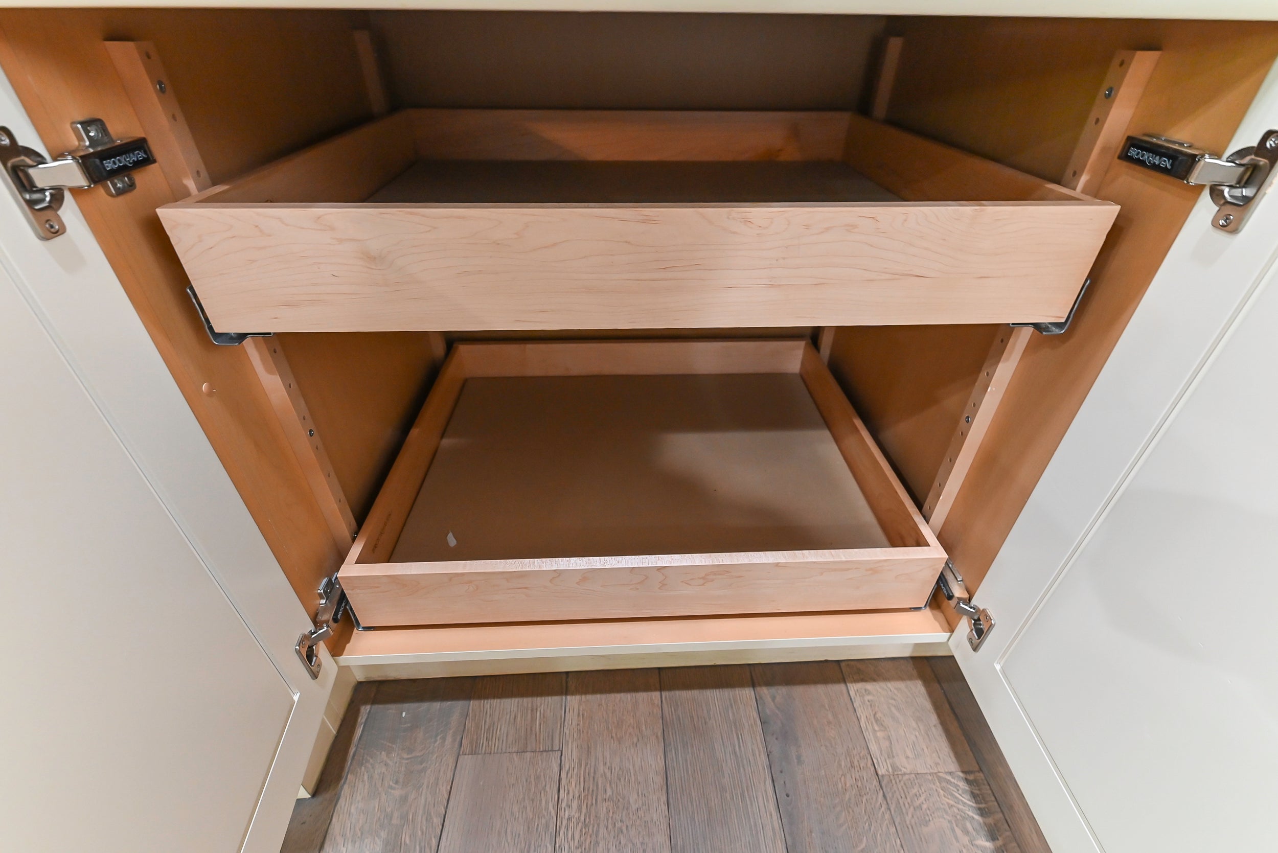Brookhaven Beauty: Traditional Cream Kitchen with Island & Appliances