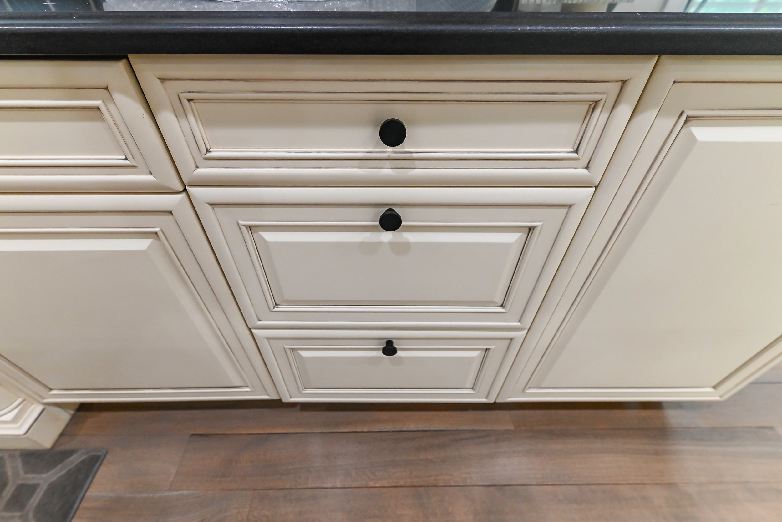Brookhaven Beauty: Traditional Cream Kitchen with Island & Appliances
