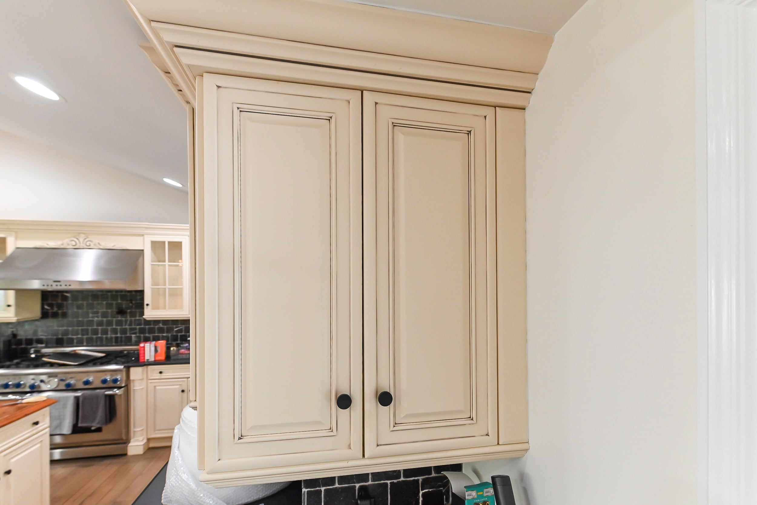 Brookhaven Beauty: Traditional Cream Kitchen with Island & Appliances