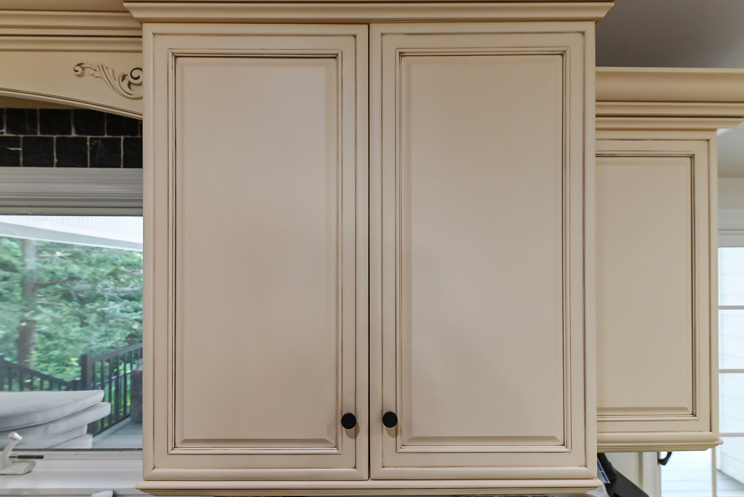 Brookhaven Beauty: Traditional Cream Kitchen with Island & Appliances