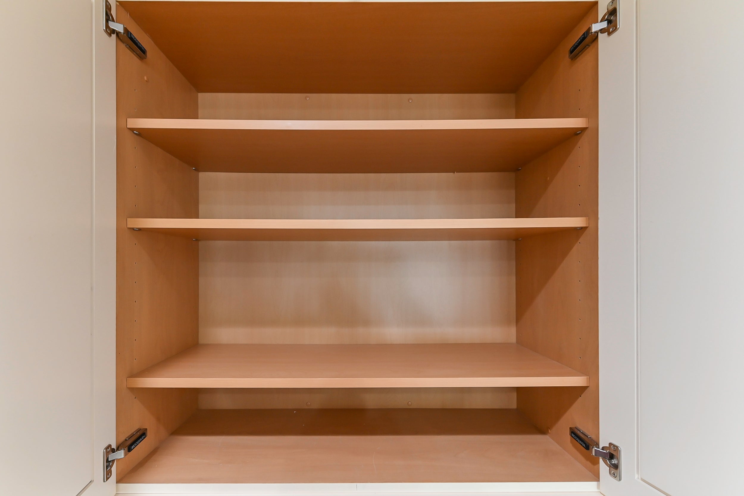 Brookhaven Beauty: Traditional Cream Kitchen with Island & Appliances