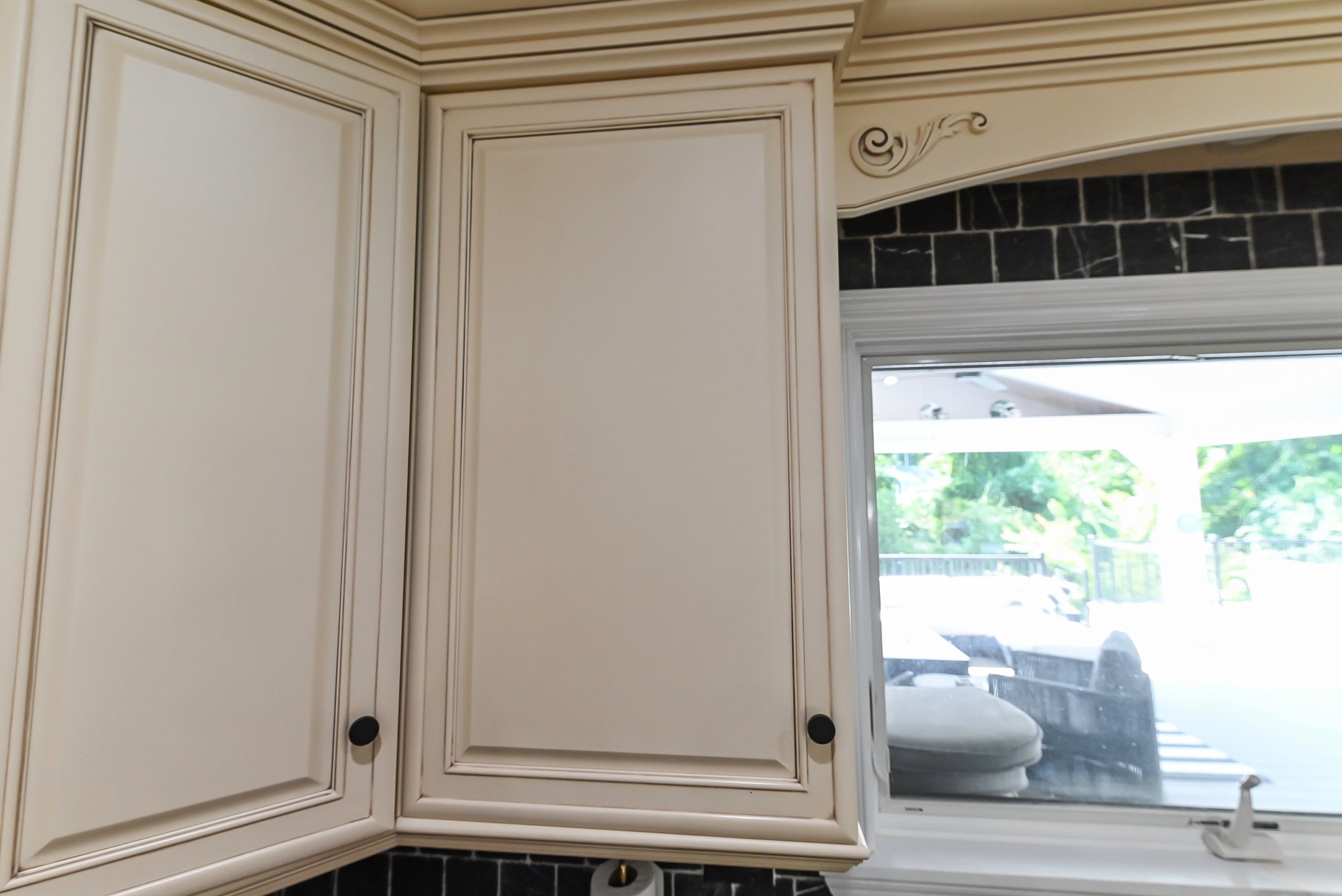 Brookhaven Beauty: Traditional Cream Kitchen with Island & Appliances