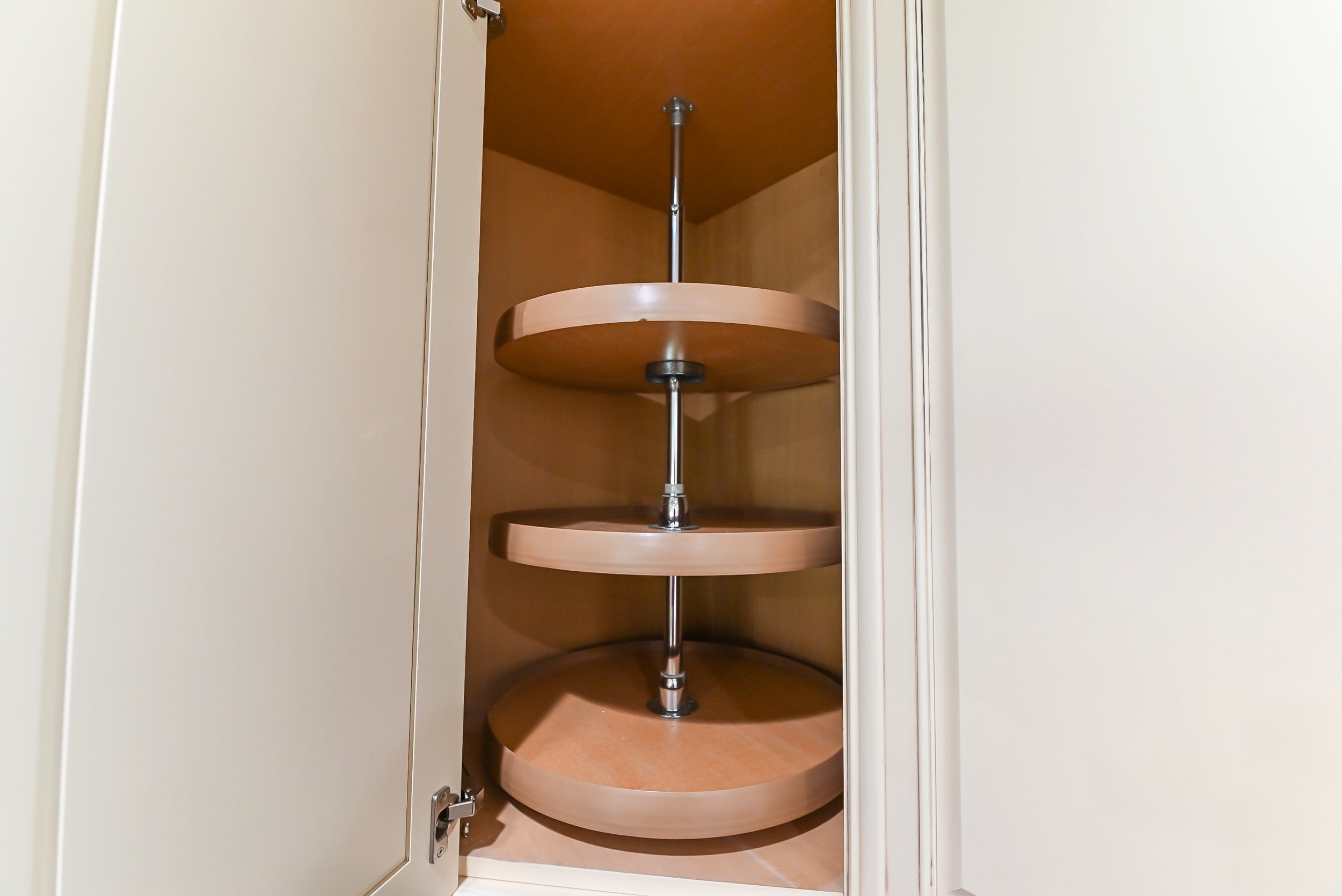 Brookhaven Beauty: Traditional Cream Kitchen with Island & Appliances