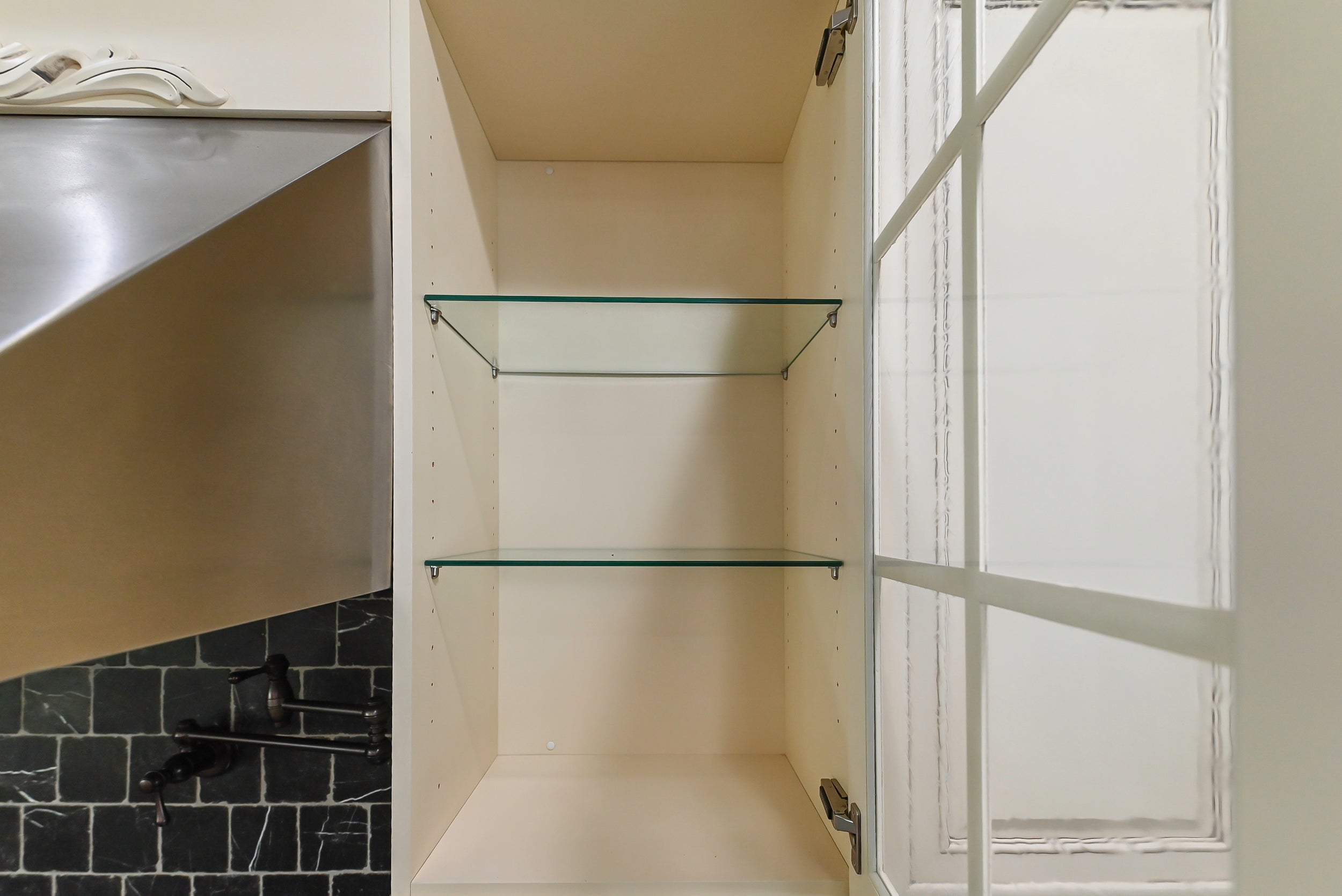 Brookhaven Beauty: Traditional Cream Kitchen with Island & Appliances