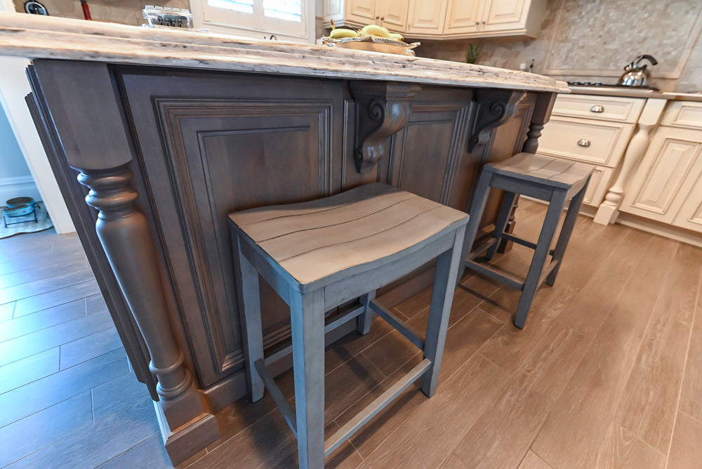 Ultracraft Traditional Cream Pre-Owned Kitchen with Granite and Stone Island and Appliances