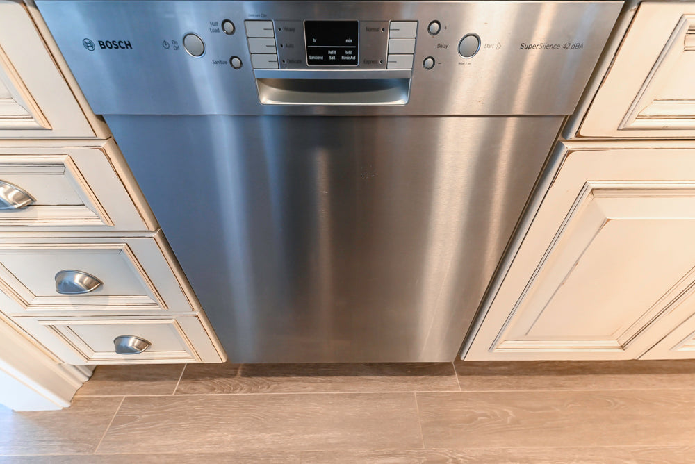 Ultimate Ultracraft: Traditional Cream Kitchen with Island & Appliances