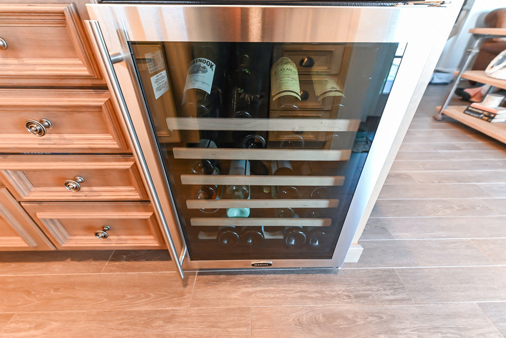 Ultimate Ultracraft: Traditional Cream Kitchen with Island & Appliances