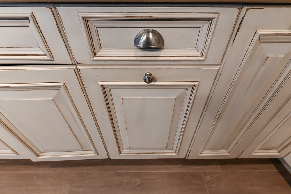 Ultimate Ultracraft: Traditional Cream Kitchen with Island & Appliances