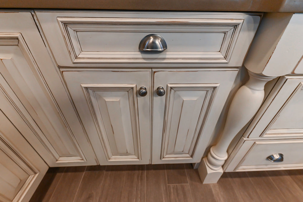 Ultimate Ultracraft: Traditional Cream Kitchen with Island & Appliances