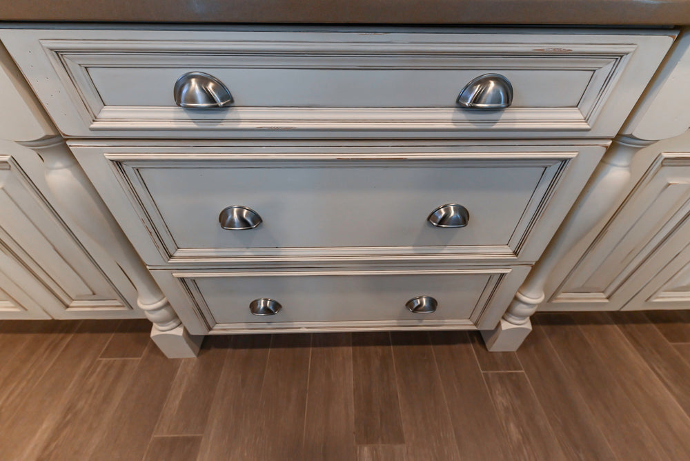 Ultimate Ultracraft: Traditional Cream Kitchen with Island & Appliances