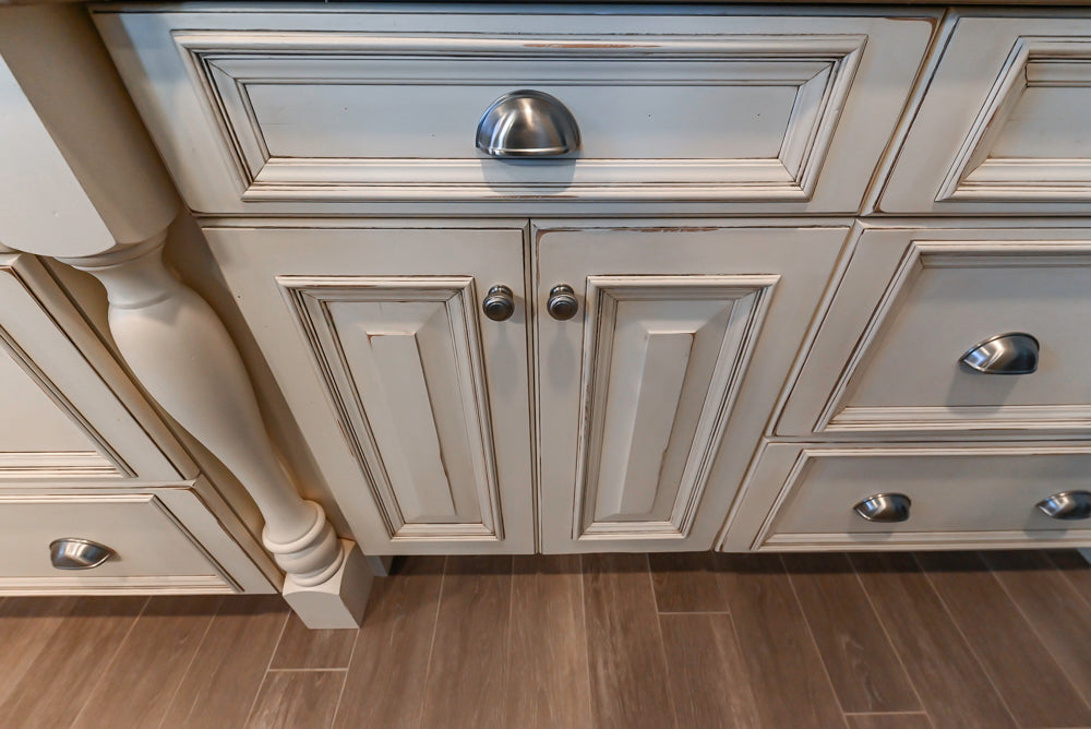 Ultimate Ultracraft: Traditional Cream Kitchen with Island & Appliances