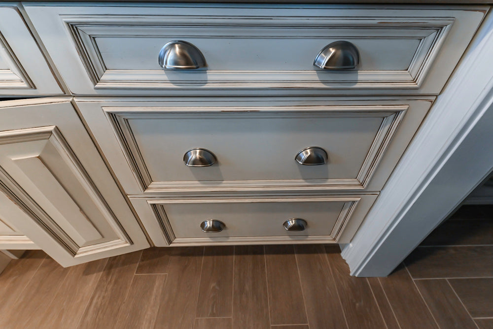 Ultimate Ultracraft: Traditional Cream Kitchen with Island & Appliances