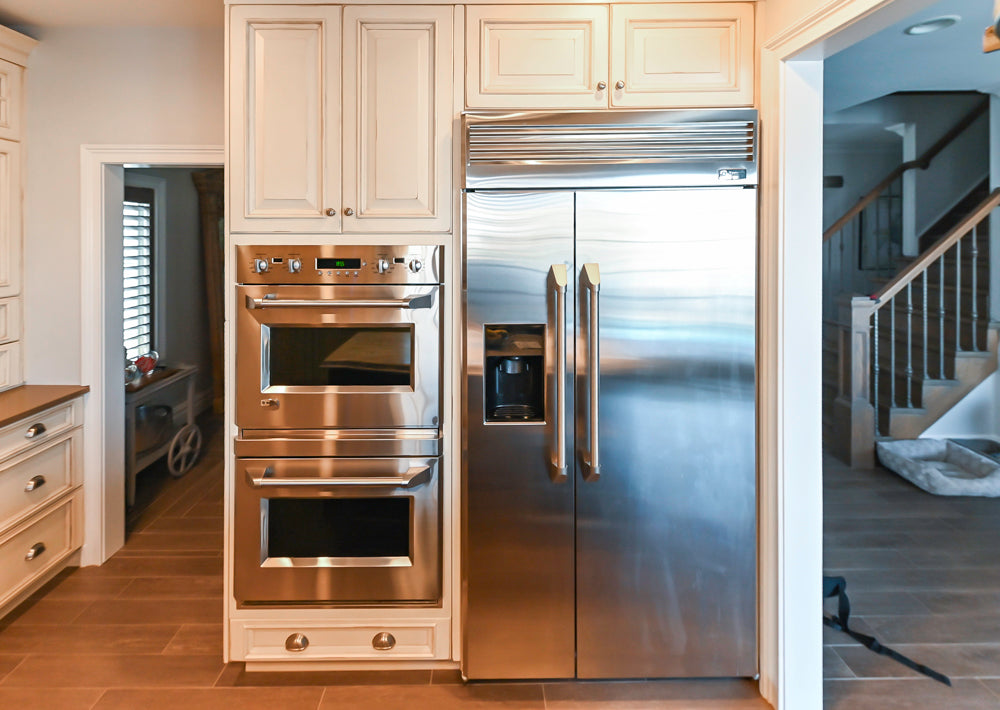 Ultracraft Traditional Cream Pre-Owned Kitchen with Granite and Stone Island and Appliances